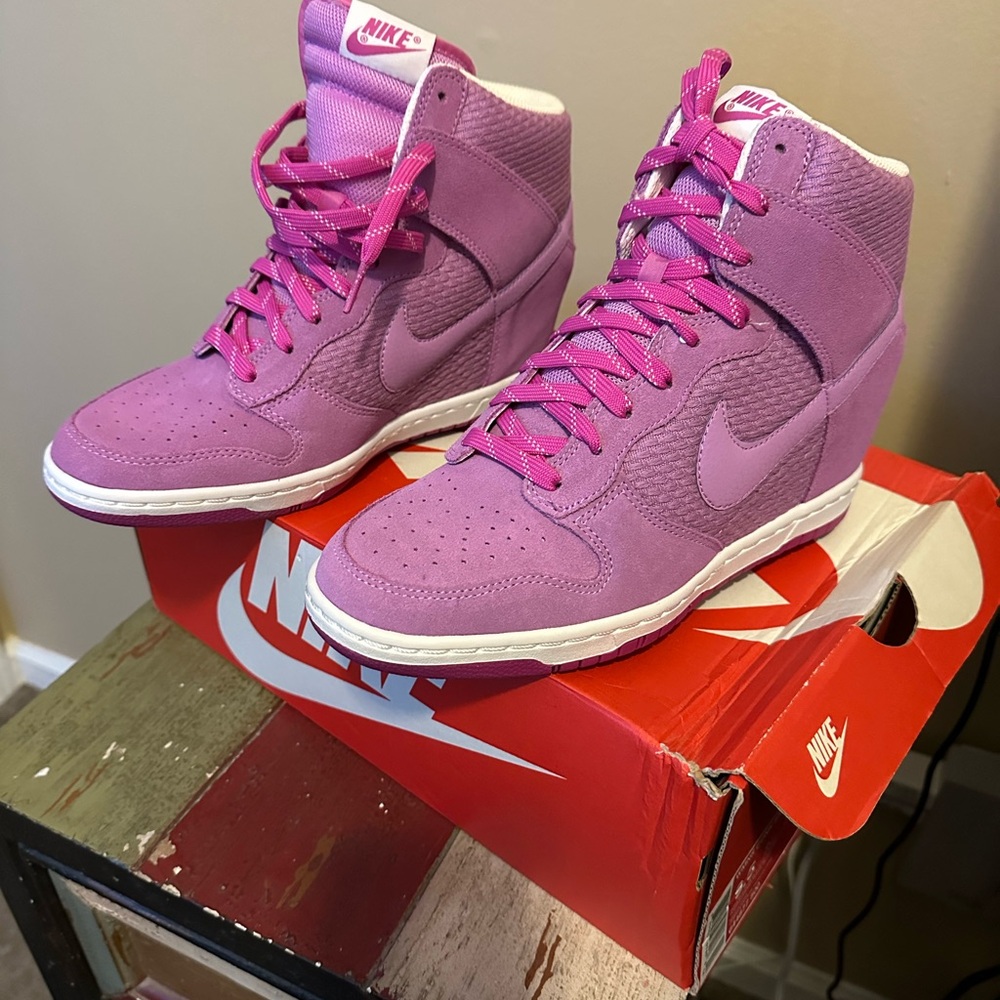 WMNS NIKE DUNK SKY HI ESSENTIAL Sz 9.5